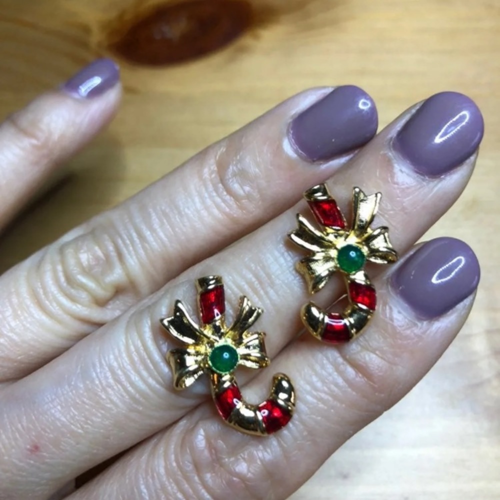 Avon vintage Christmas candy bar earring